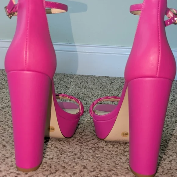Jessica Simpson Pink Platform Sandals - Picture 3 of 3